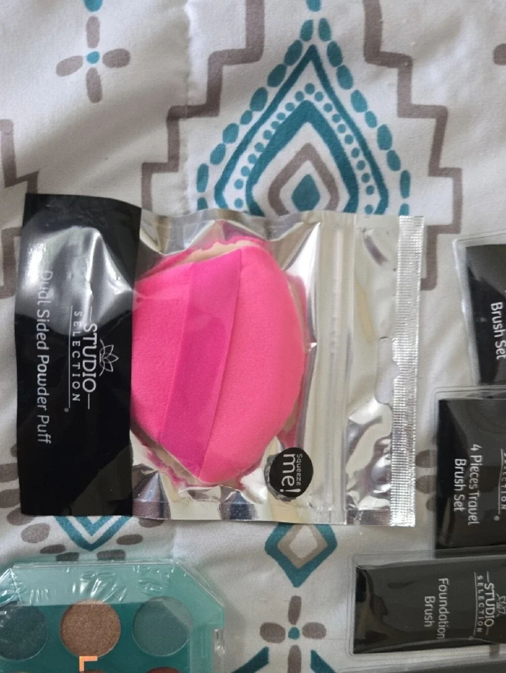 L.A. Colors Makeup Brush & Eyeshadow Set in Pink and Teal